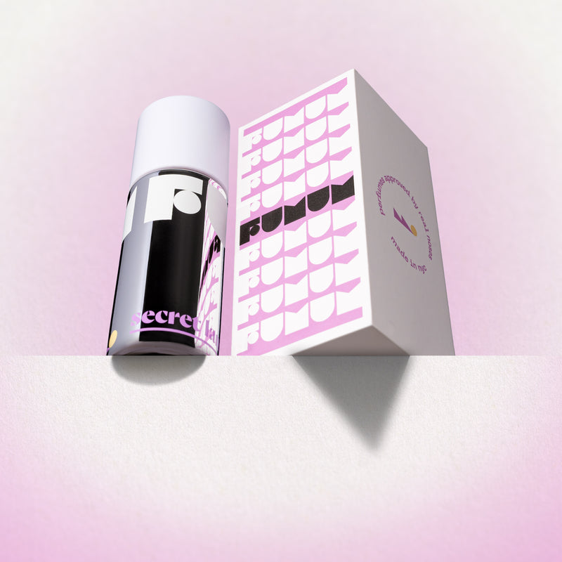 Perfume and box with 'Fumum' branding on a purple background